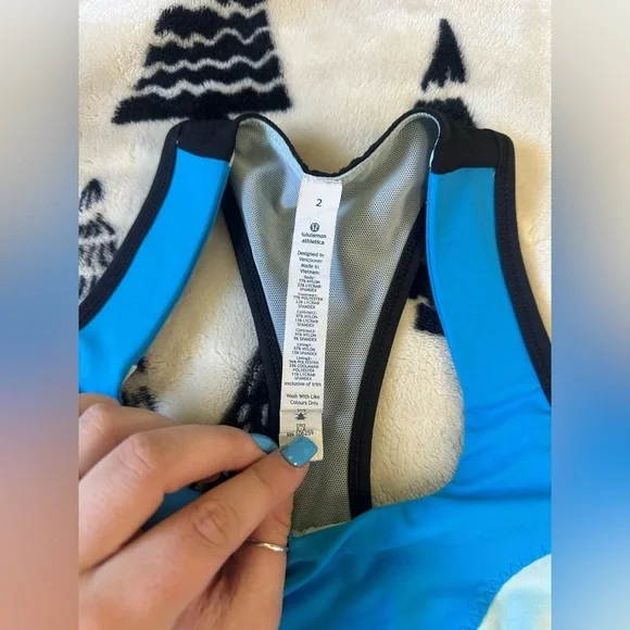 Lululemon tank size 2 - Picture 5 of 5